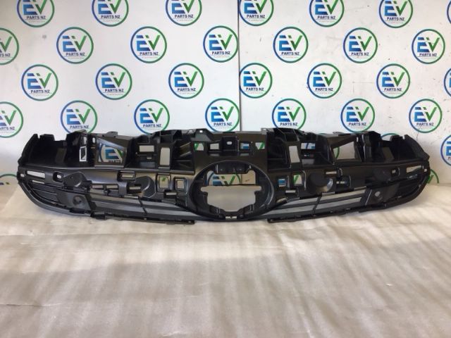 Toyota Prius ZVW50 2015-Present Grille Upper