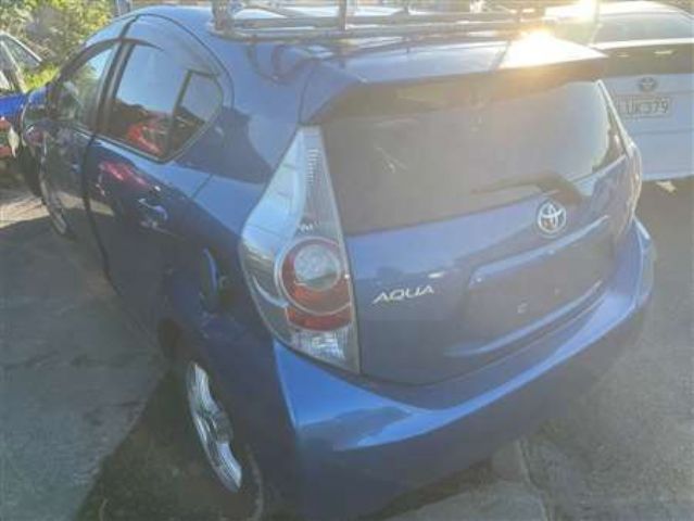 Toyota Aqua NHP10 2011-2015
