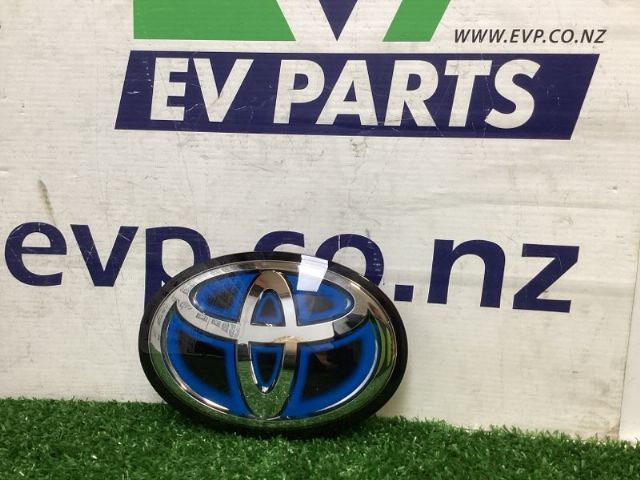 Toyota Camry AVV50 Grille Badge