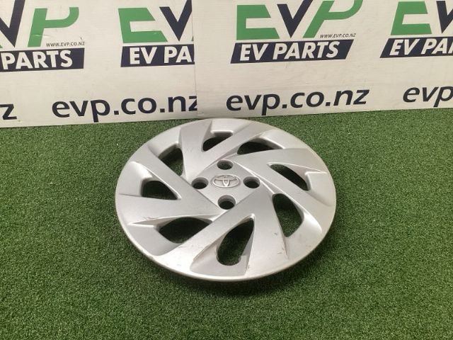 Toyota Prius C Aqua NHP10 Hub Cap