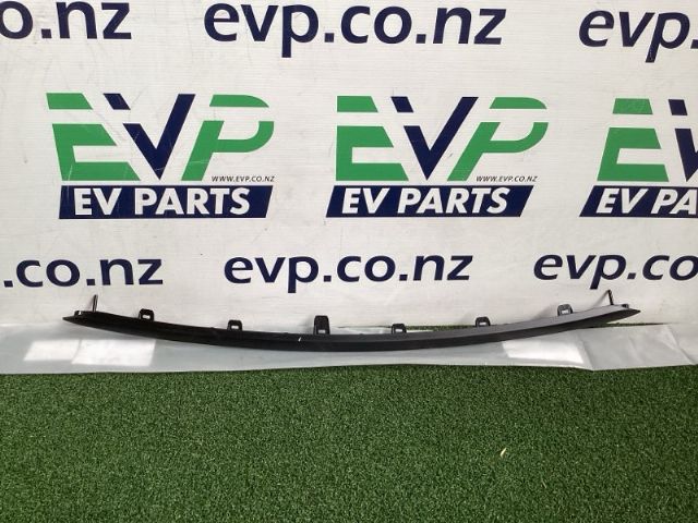 Toyota Prius C Aqua NHP10 Grille Moulding