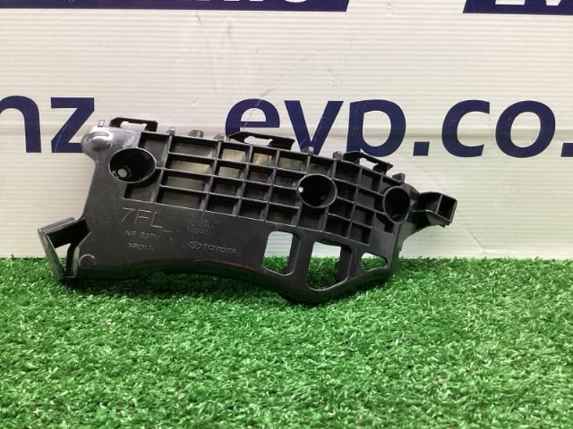 Toyota C-HR NGX10 LF Bumper Retainer