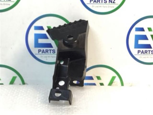 Honda Vezel RU4 Grille Bracket RH